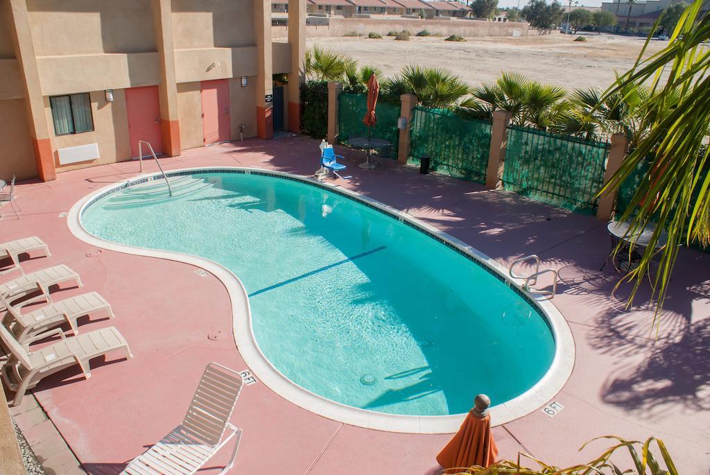 Super 8 By Wyndham Indio Hotel Exterior photo