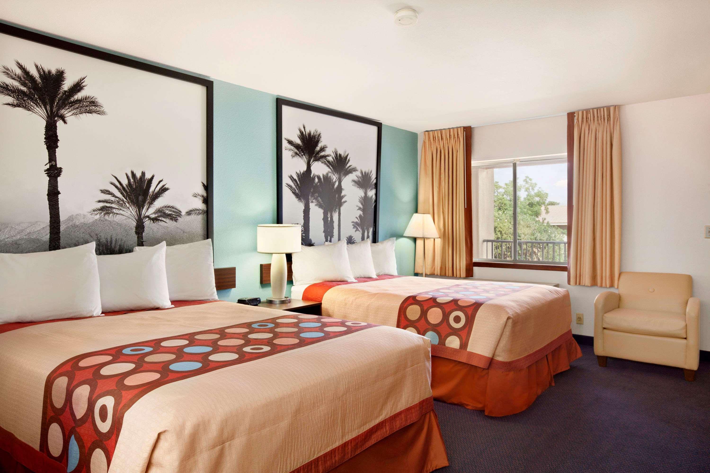 Super 8 By Wyndham Indio Hotel Exterior photo