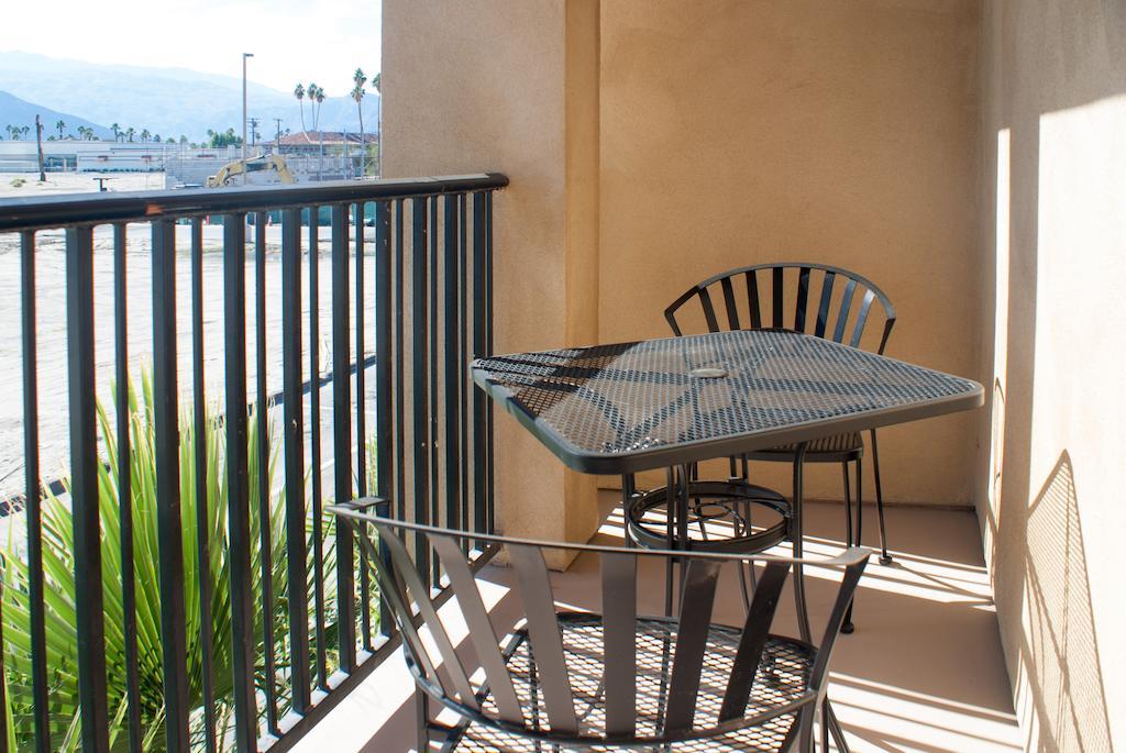 Super 8 By Wyndham Indio Hotel Room photo