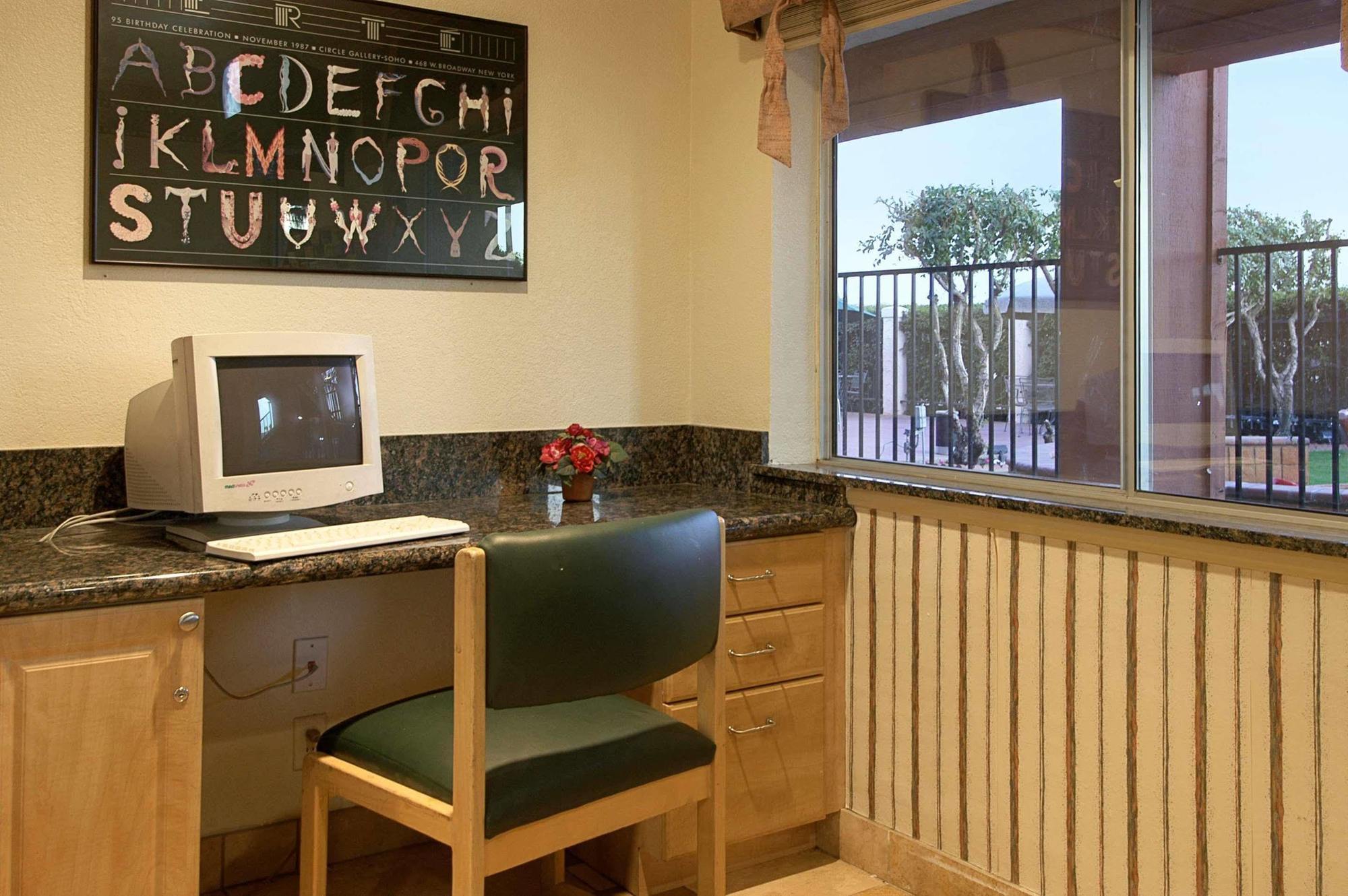 Super 8 By Wyndham Indio Hotel Exterior photo